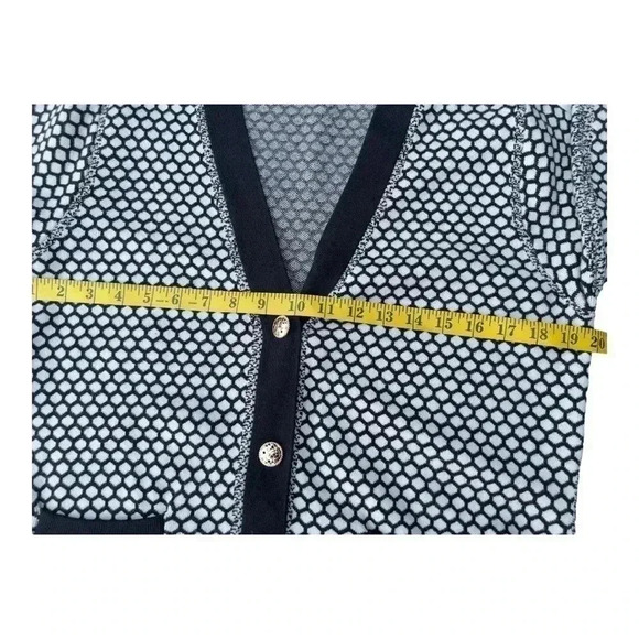 Women’s Sioni Black And White Cardigan Snap Button Closure No Size Tag Preowned - Picture 12 of 14